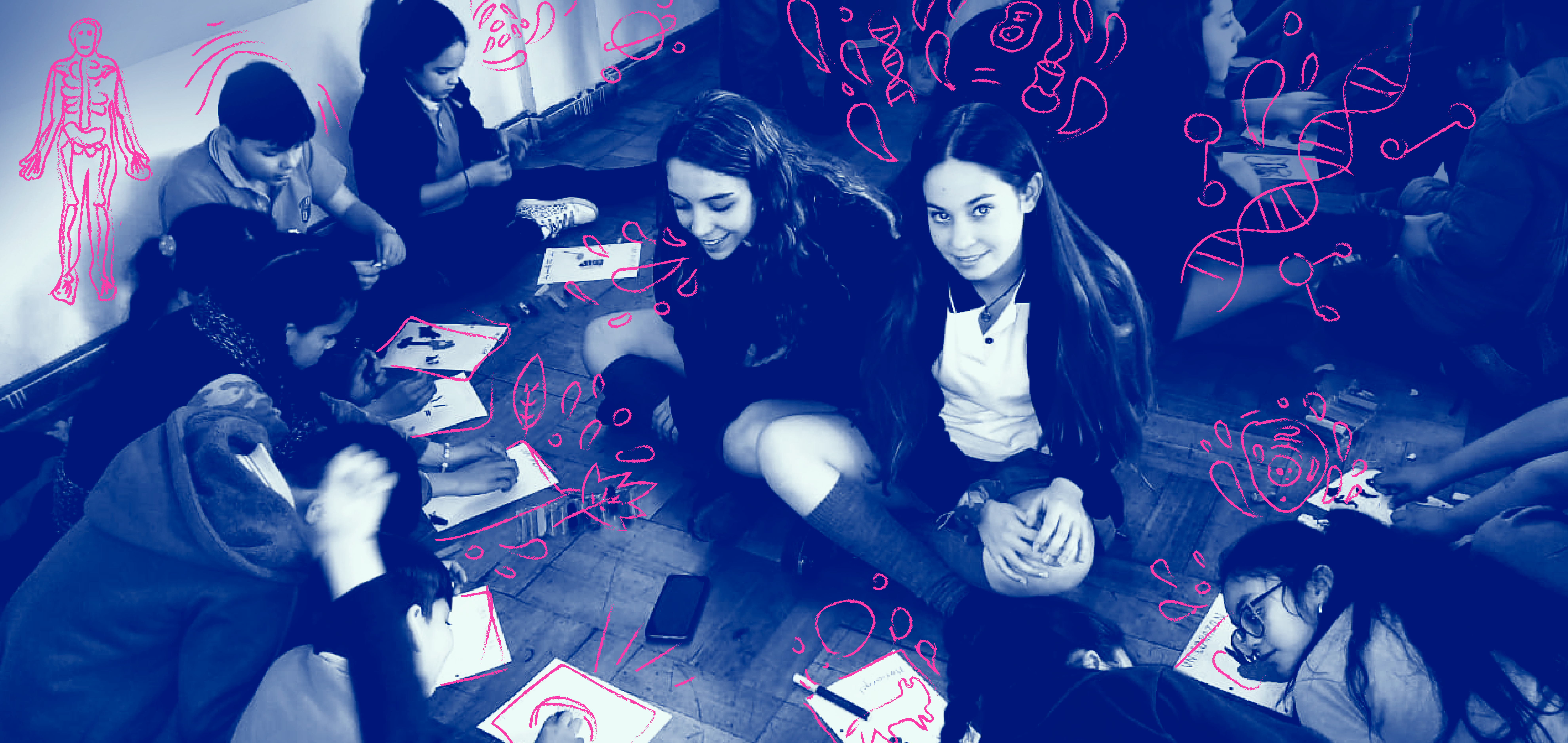 Imagen de las estudiantes de Karin González realizando una clase de bilogía
